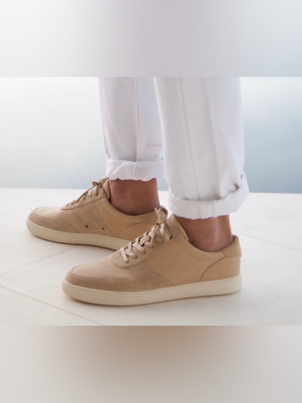 Clae Men’s Gregory SP Low-Top Sneakers In Latte Leather. Size 9.5